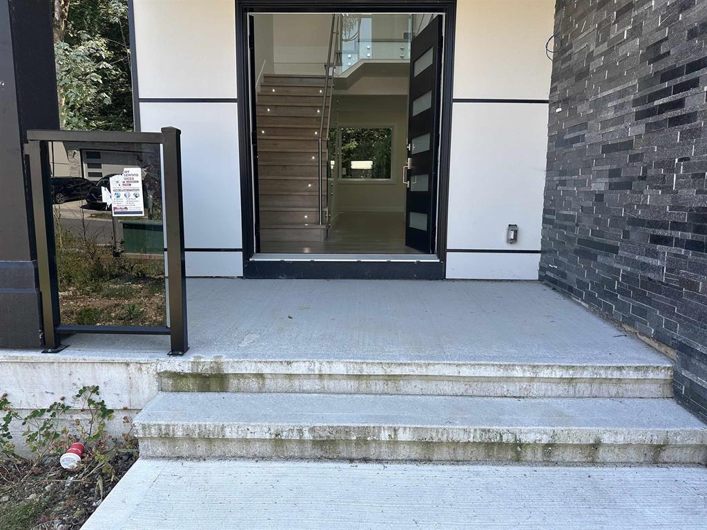 Property at 36716 DIANNE BROOK AVENUE image 3