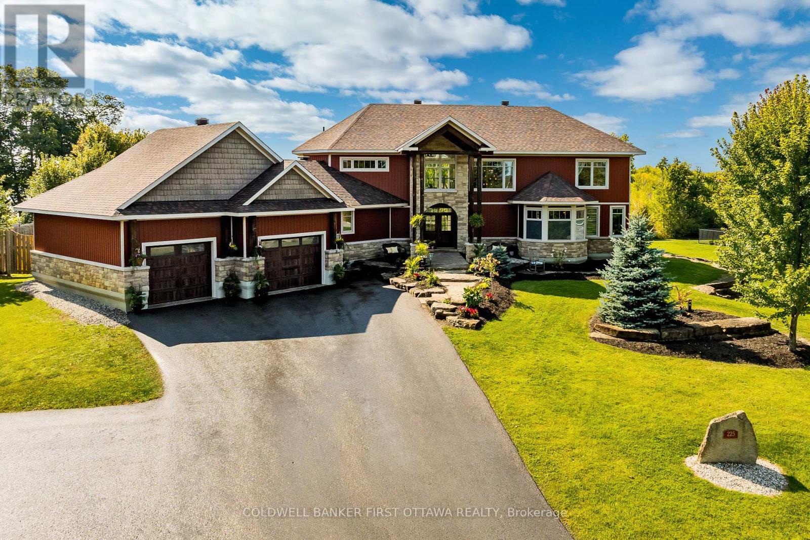225 HILLCREST DRIVE, Mississippi Mills, Ontario