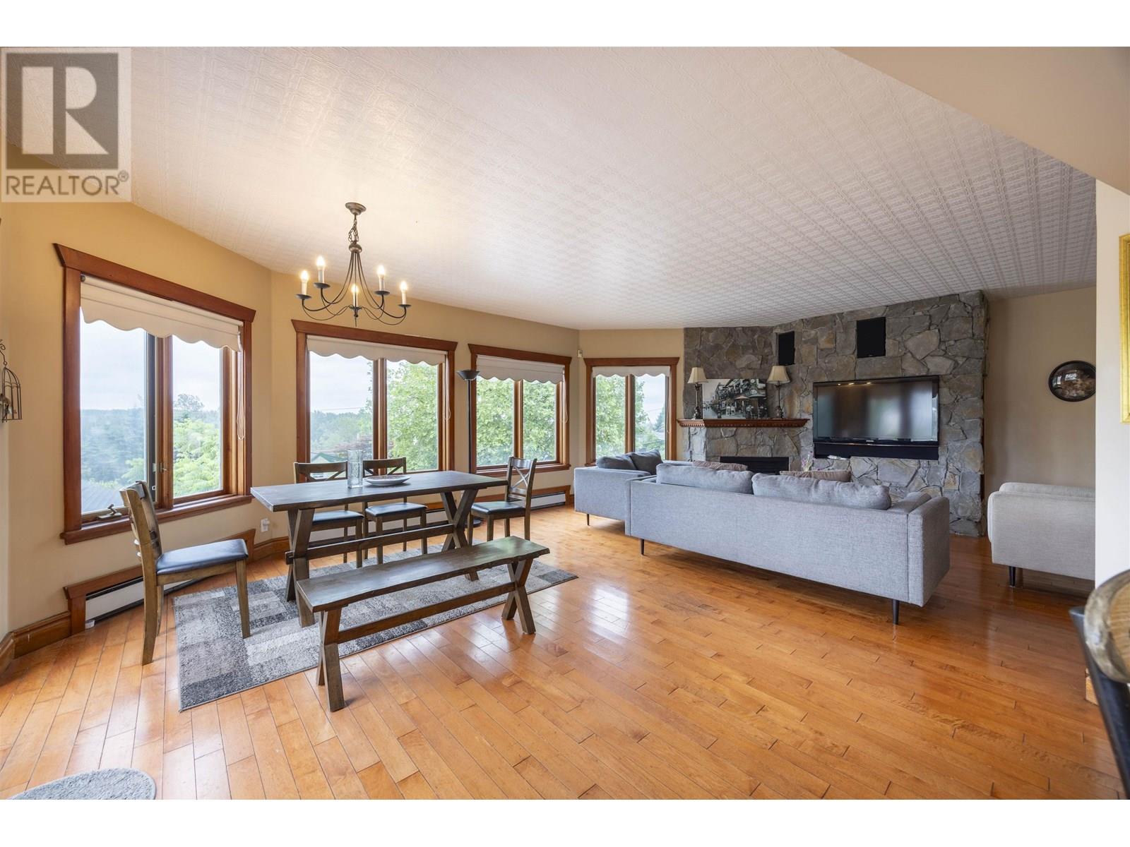 607 Eighteenth Street, New Westminster, British Columbia  V3M 4T1 - Photo 3 - R3017634