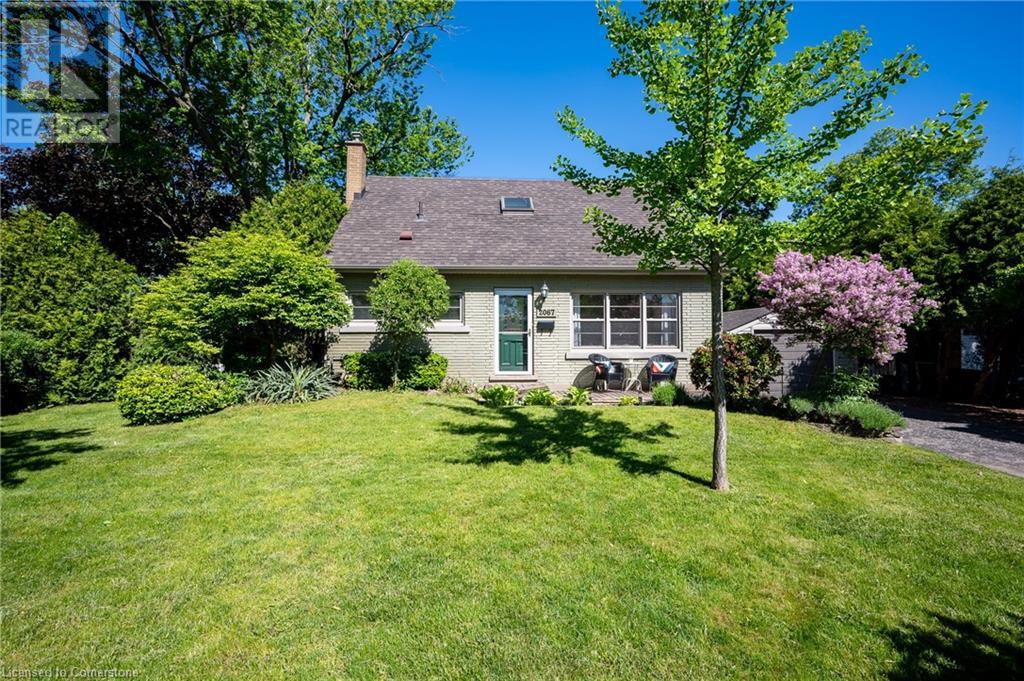 Property at 2067 MAPLEWOOD Drive image 2