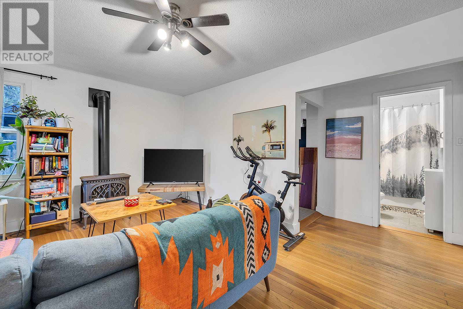 541 Okanagan Boulevard Kelowna Photo 5