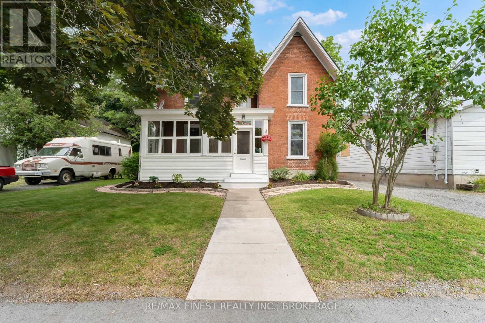 Property at 15 GRAHAM STREET E image 1