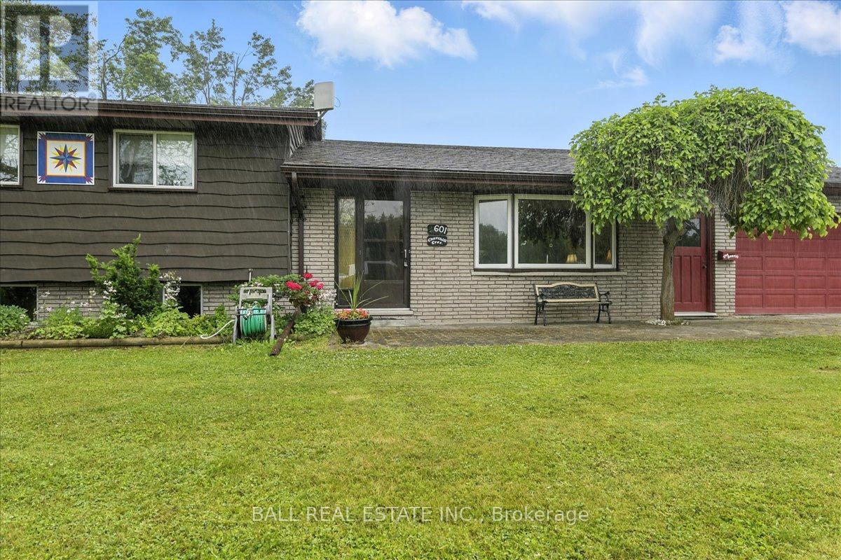 Property at 601 CHURCHILL CRESCENT image 4