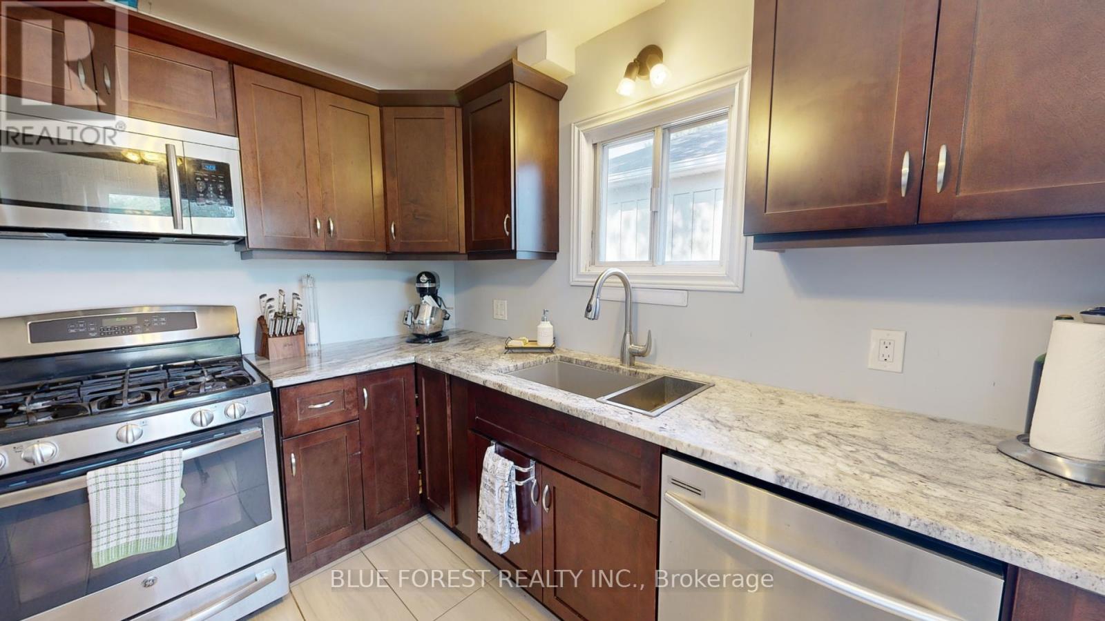 18 Connaught Avenue, London East, Ontario  N5Y 3A3 - Photo 9 - X12235367