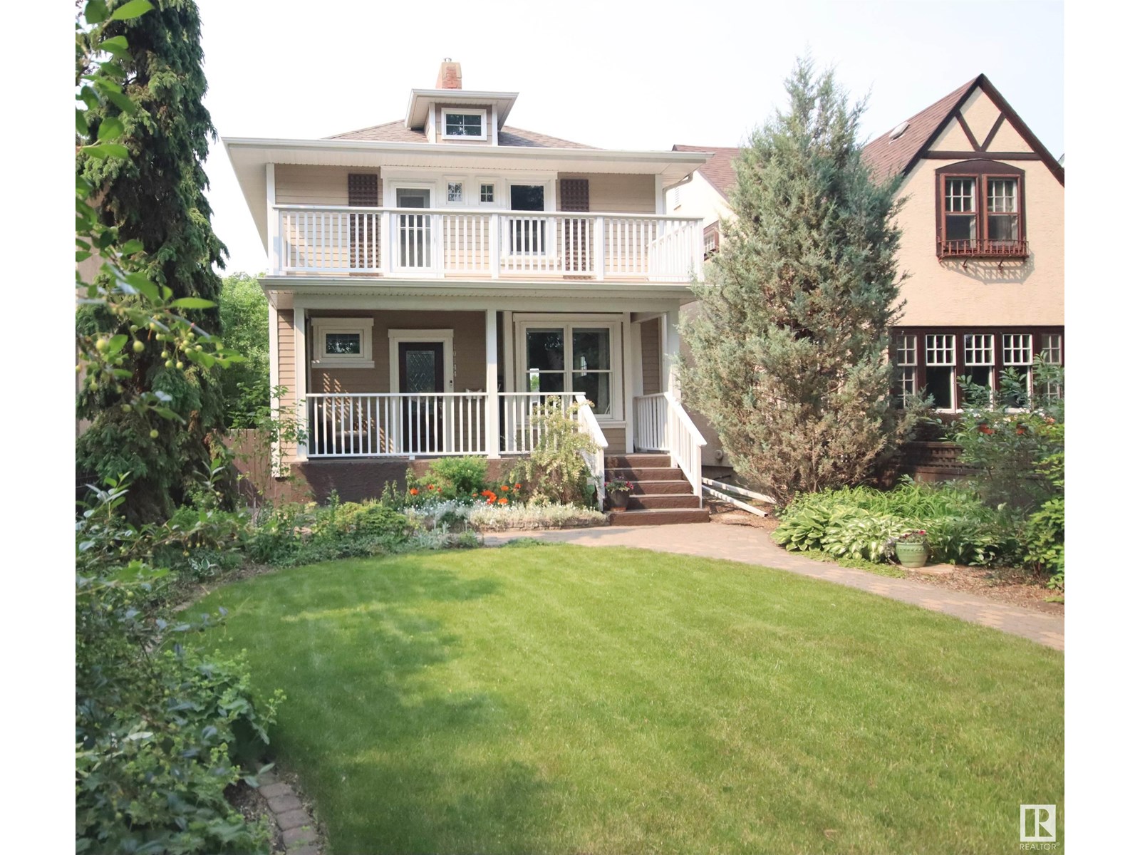 Property at 10944 89 AV NW image 2