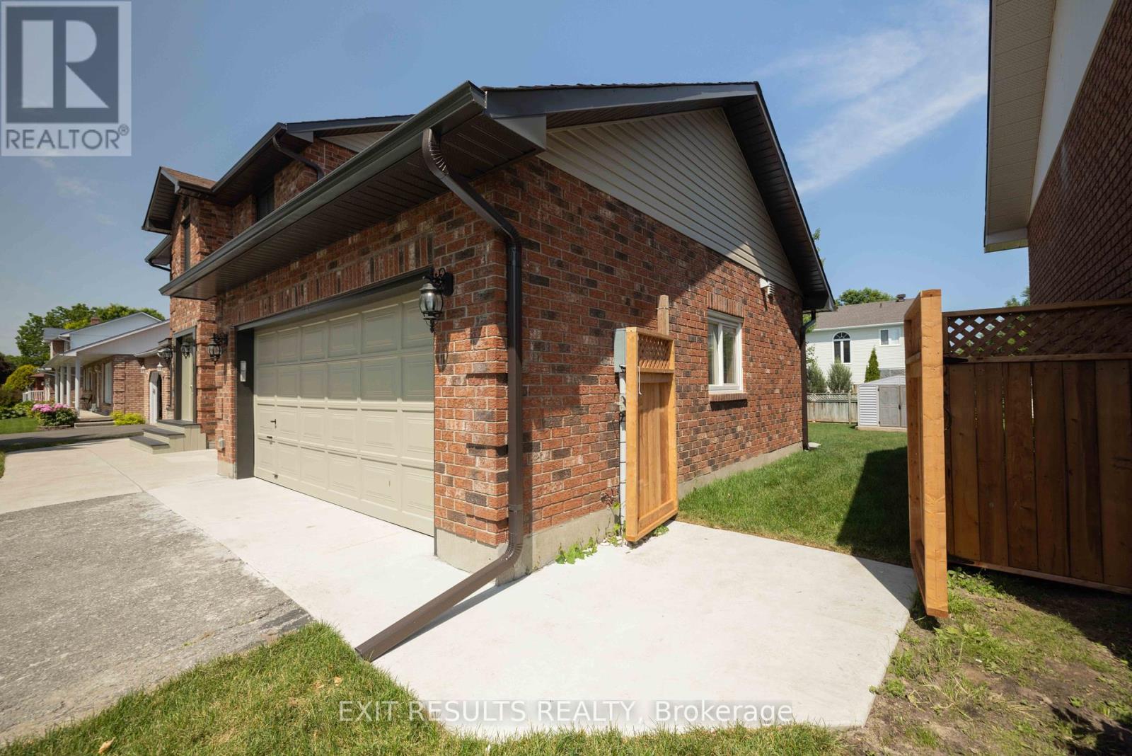 Property at 47 LAPOINTE BOULEVARD image 3
