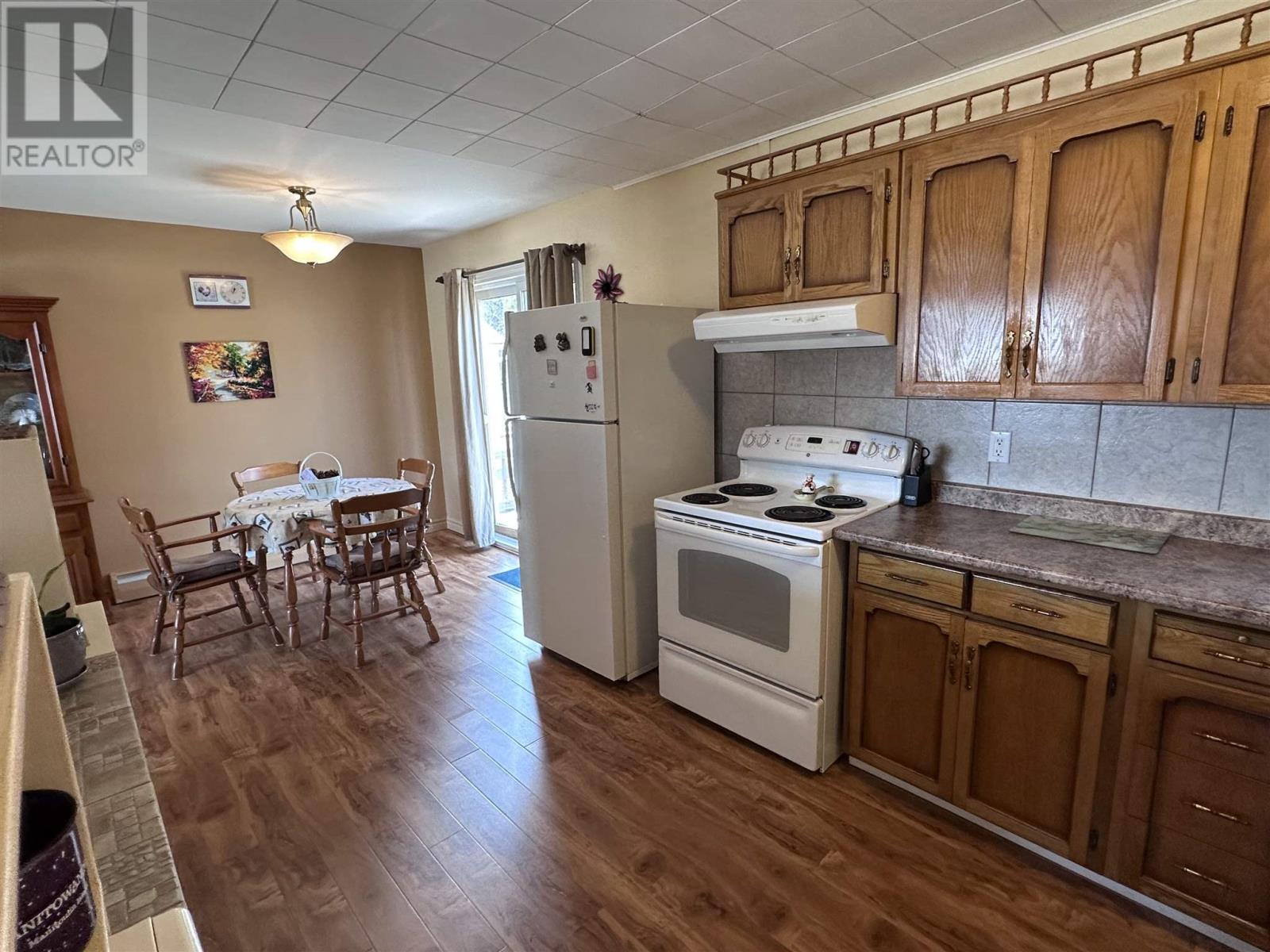 Property at 70 Roman AVE image 4