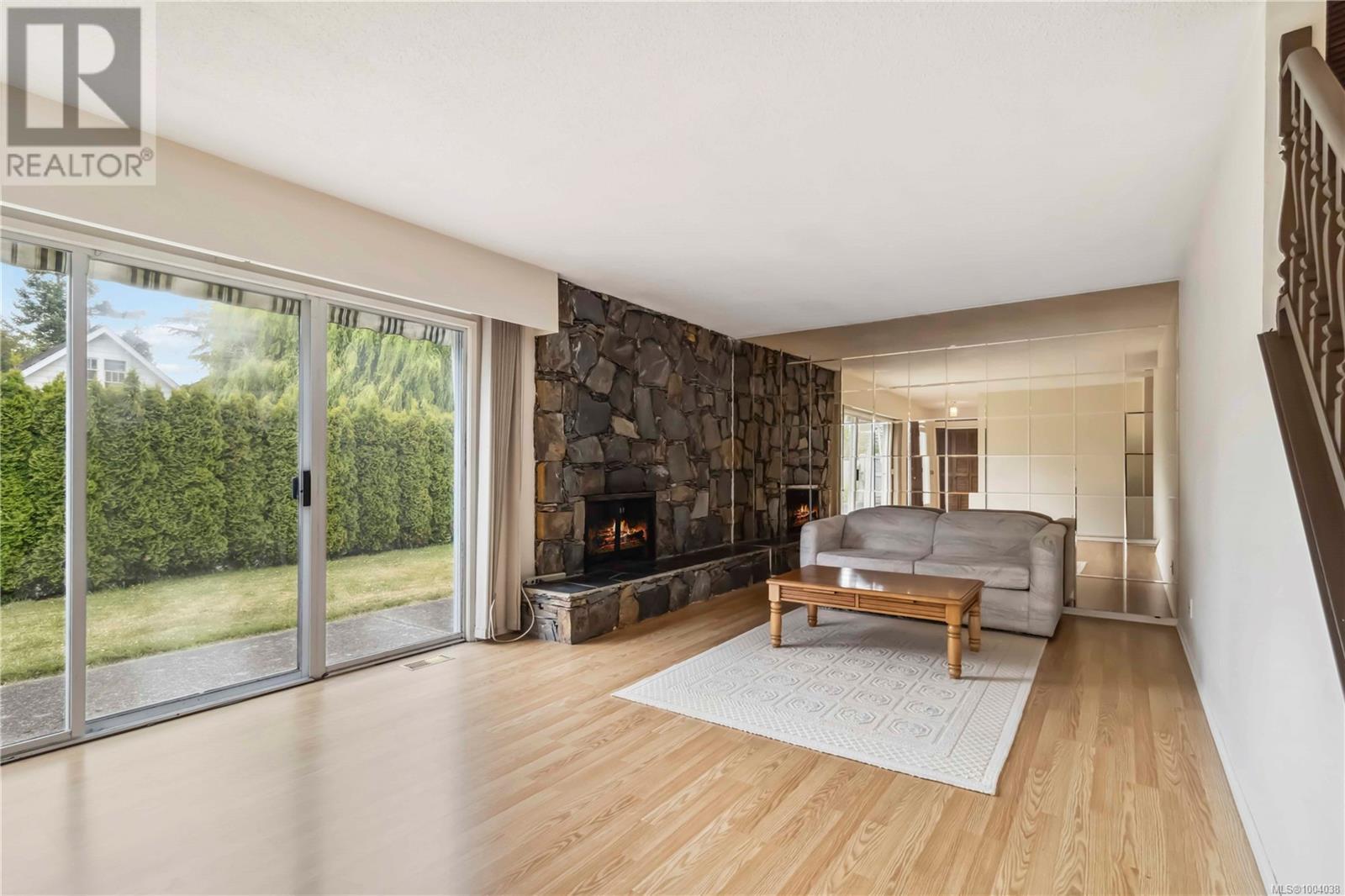 Property at 2400 Lovell Ave image 5
