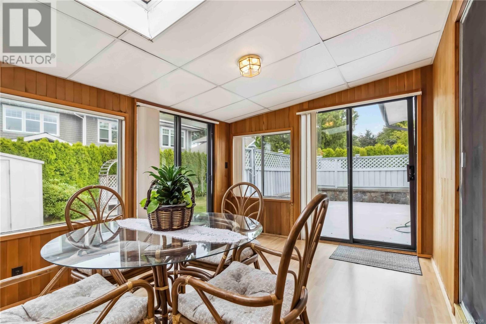 Property at 2400 Lovell Ave image 3