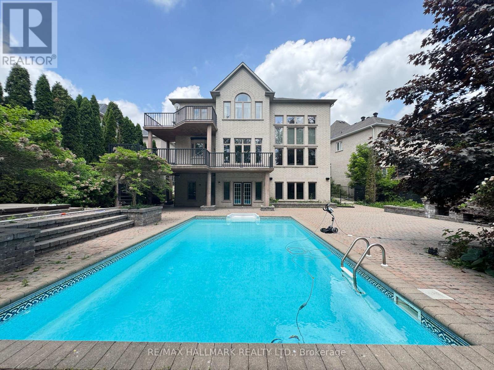 Property at 383 PARADELLE DRIVE image 2