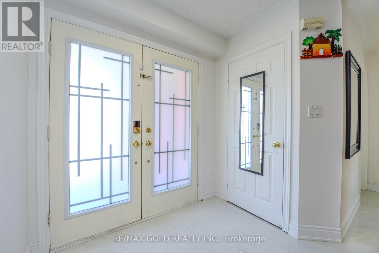 6828 Gracefield Drive, Mississauga (Lisgar), Ontario  L5N 6T6 - Photo 3 - W12196948