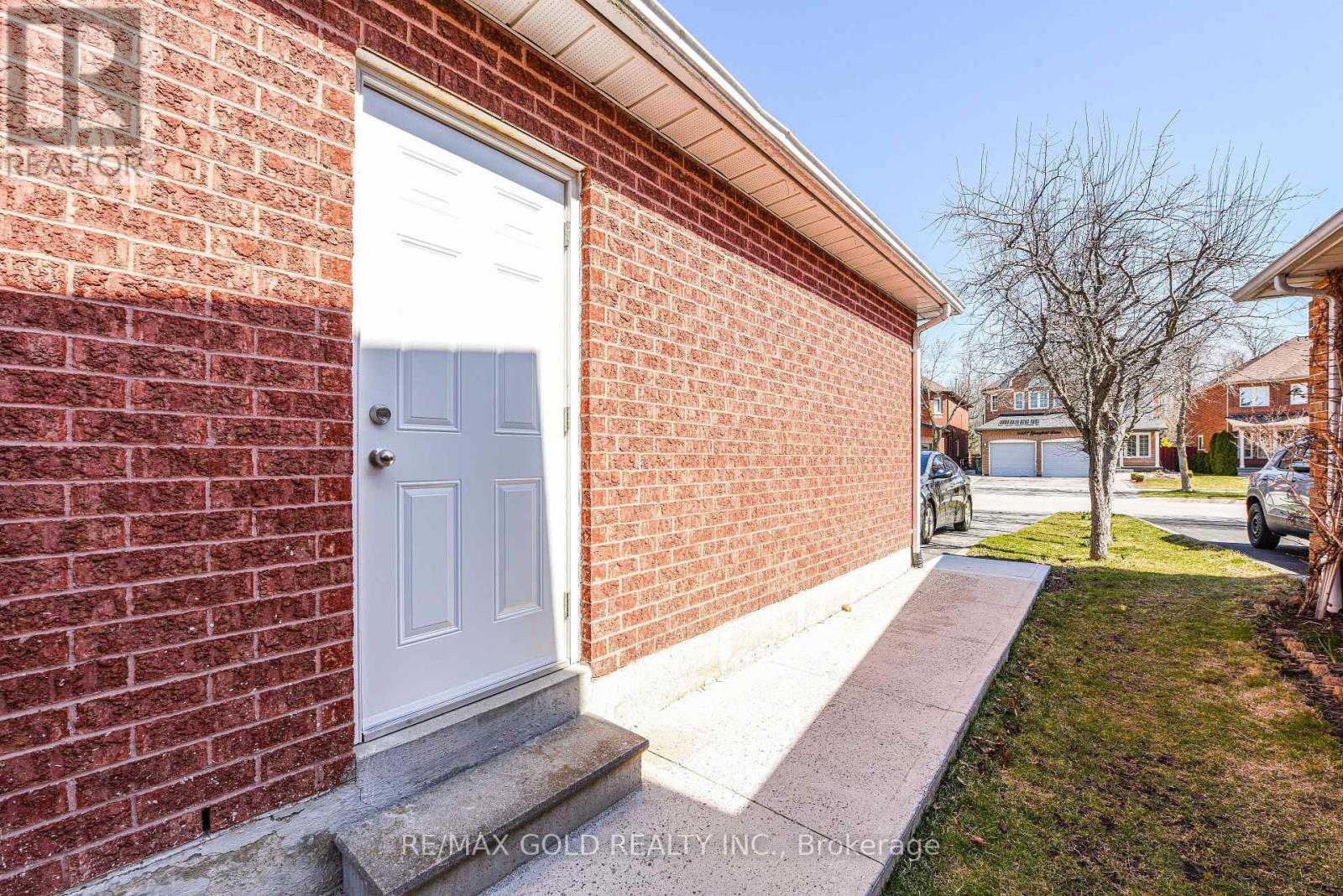6828 Gracefield Drive, Mississauga, Ontario  L5N 6T6 - Photo 35 - W12196948