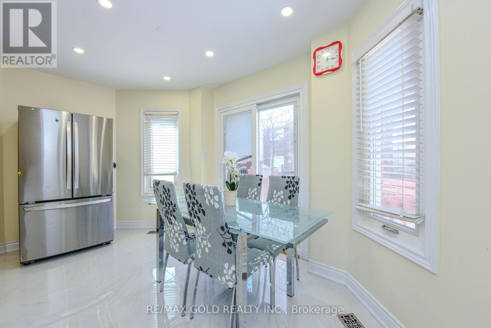 6828 Gracefield Drive, Mississauga, Ontario  L5N 6T6 - Photo 8 - W12196948