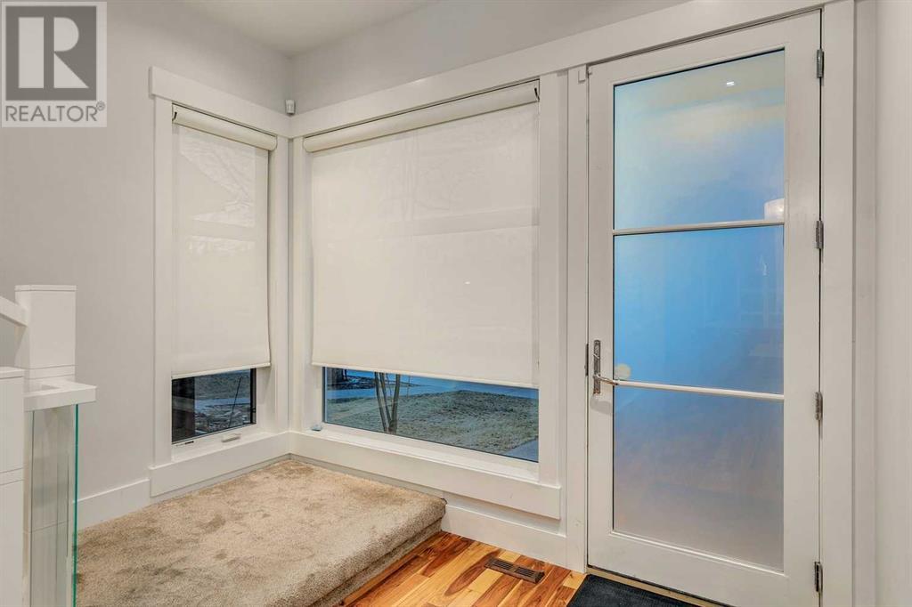 Property at 2027 42 Avenue SW image 3