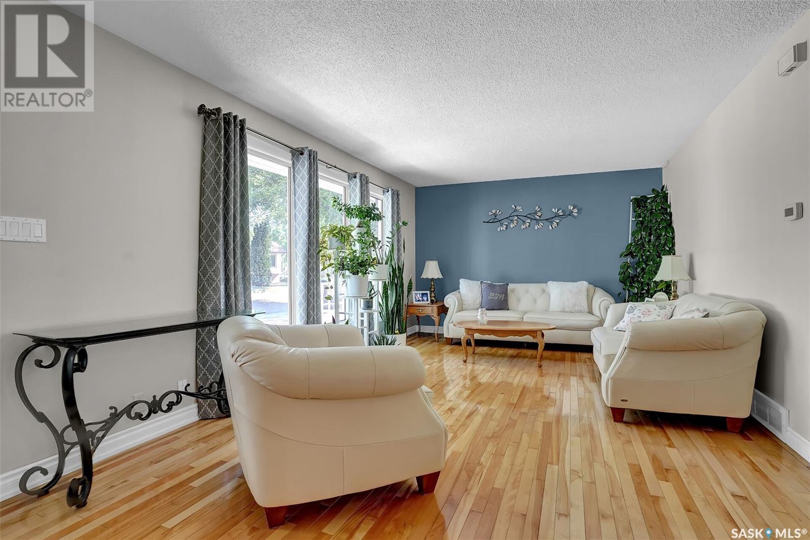 227 Rodenbush Drive, Regina, Saskatchewan  S4R 6X1 - Photo 8 - SK008682