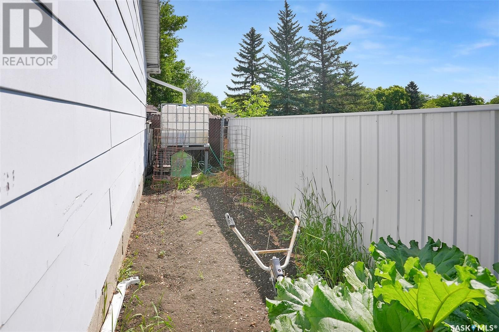 227 Rodenbush Drive, Regina, Saskatchewan  S4R 6X1 - Photo 25 - SK008682