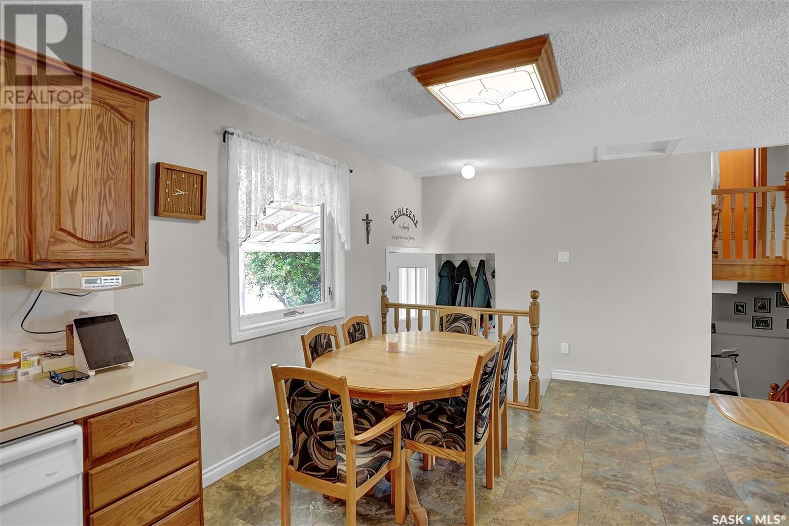 227 Rodenbush Drive, Regina, Saskatchewan  S4R 6X1 - Photo 6 - SK008682