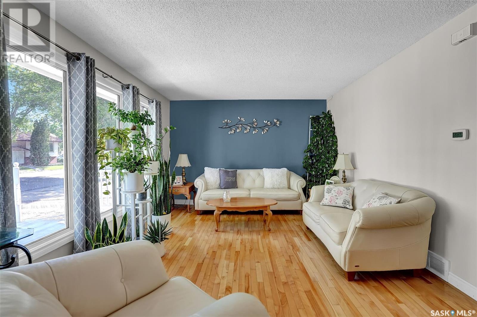 227 Rodenbush Drive, Regina, Saskatchewan  S4R 6X1 - Photo 9 - SK008682