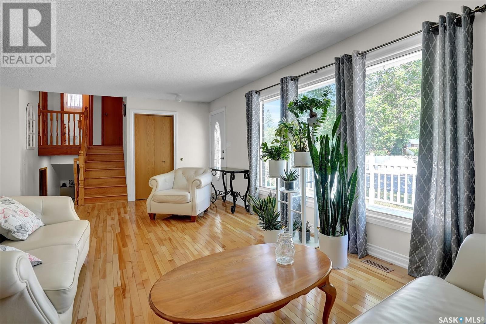 227 Rodenbush Drive, Regina, Saskatchewan  S4R 6X1 - Photo 10 - SK008682
