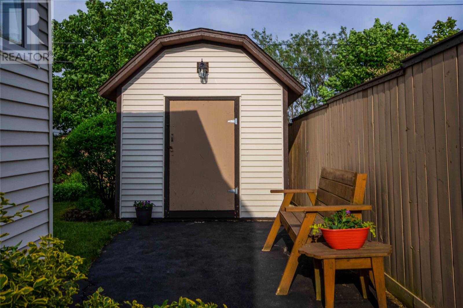 Property at 20 Jane Heights image 2