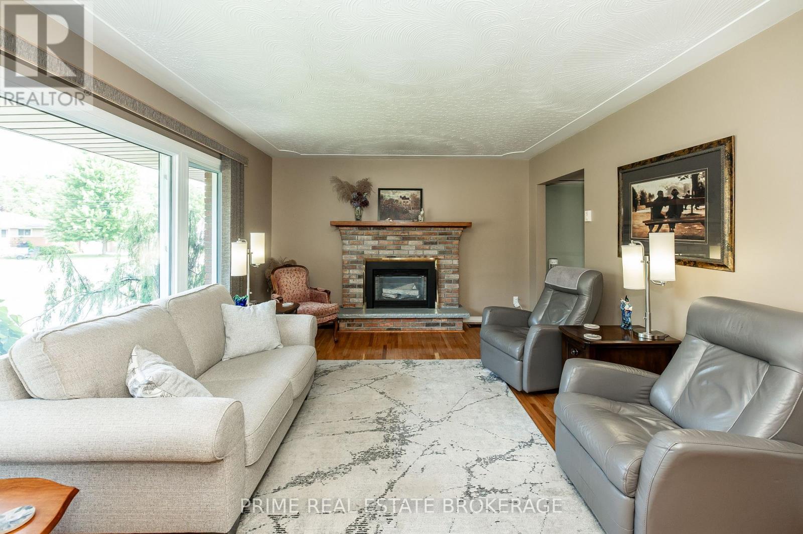 188 Elm Street, West Elgin, Ontario  N0L 2P0 - Photo 5 - X12235623