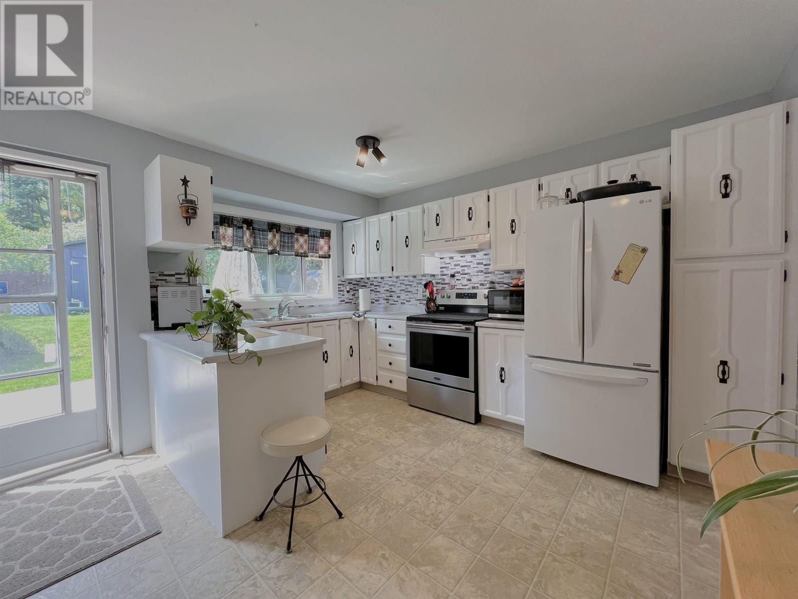 Property at 8145 ST LAWRENCE AVENUE image 3