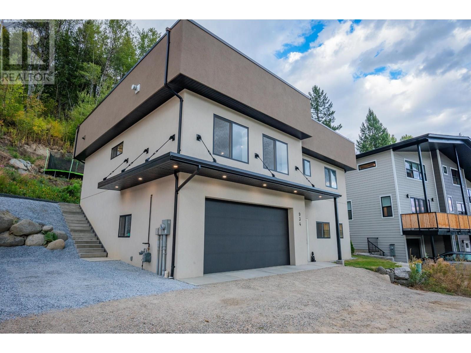 934 REDSTONE Drive, rossland, British Columbia