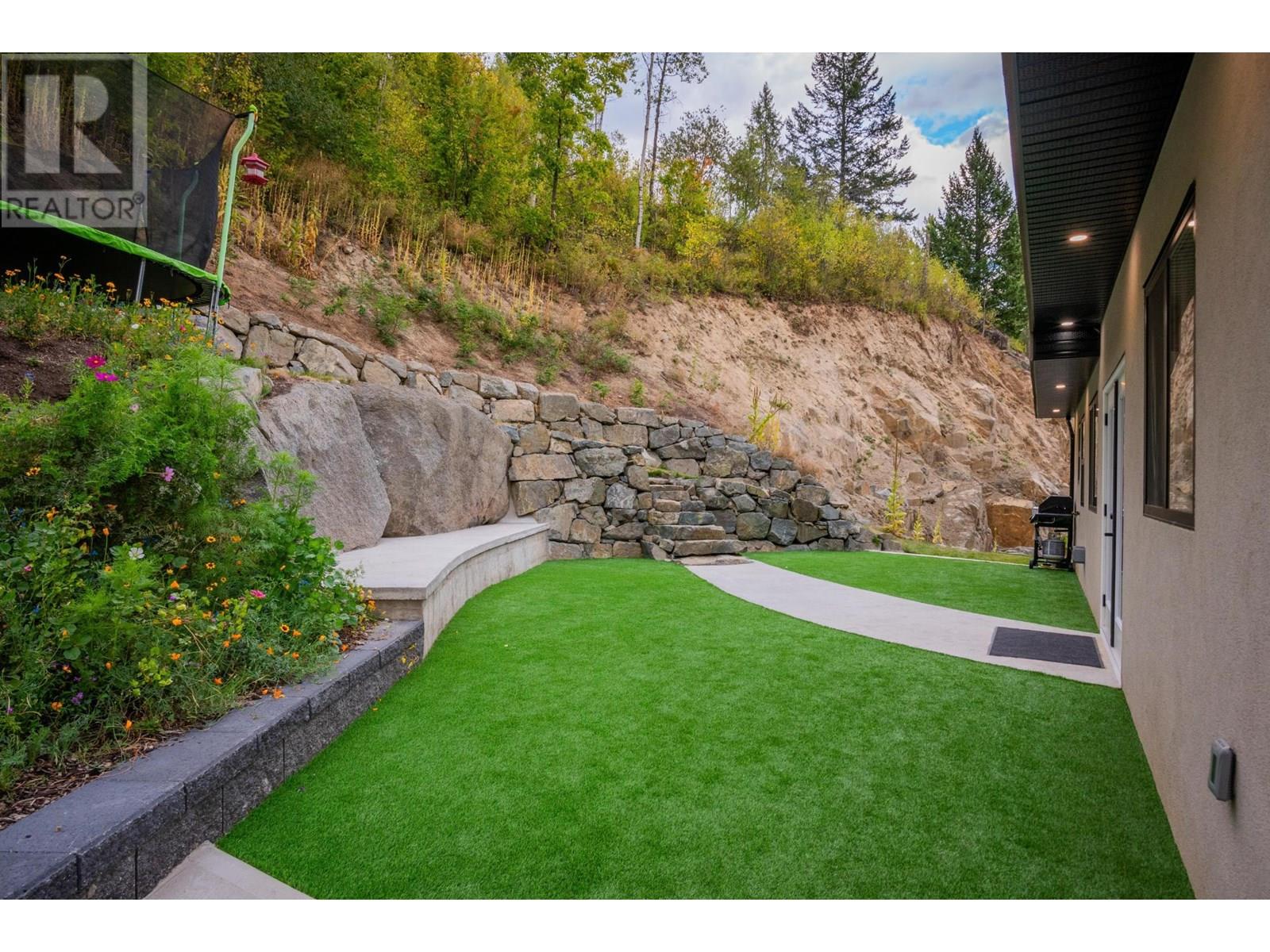 934 Redstone Drive, Rossland, British Columbia  V0G 1Y0 - Photo 9 - 10353036