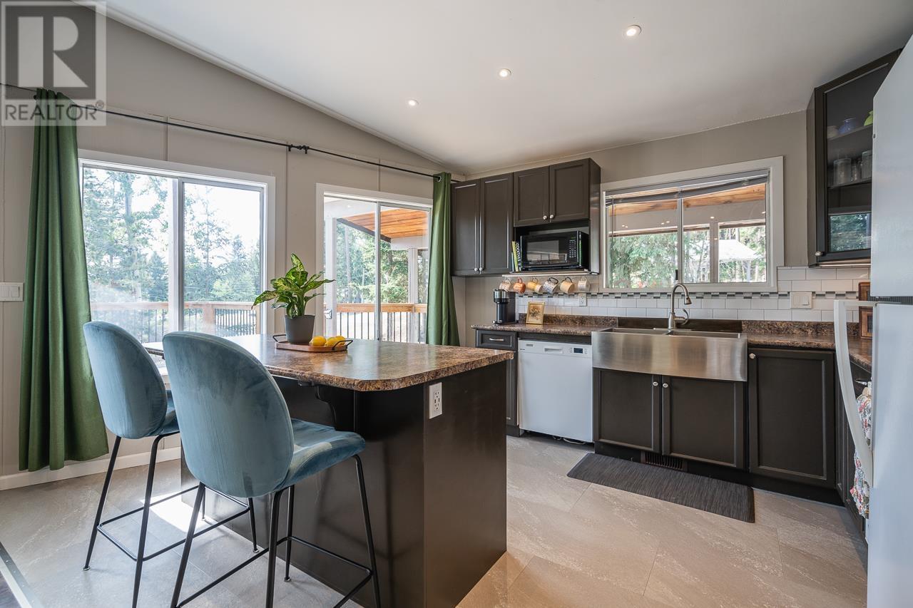 5324 Kallum Drive, 108 Mile Ranch, British Columbia  V0K 2Z0 - Photo 13 - R3018188