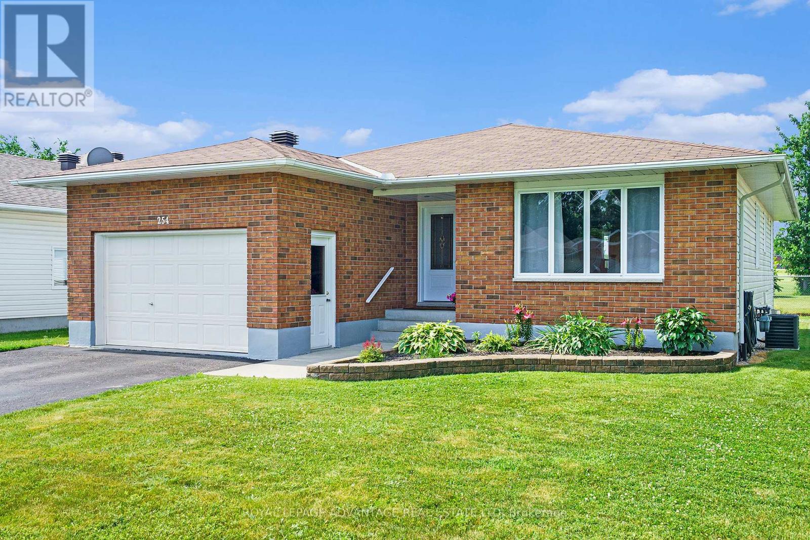 Property at 254 GLENWOOD CRESCENT image 1
