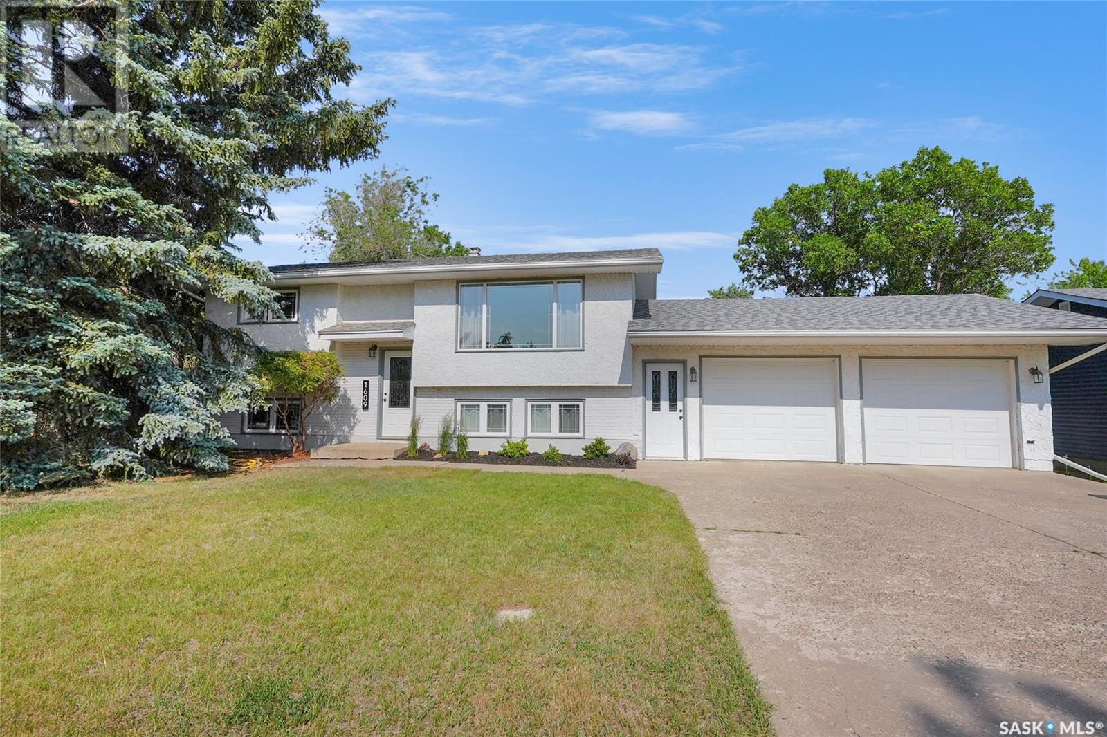 Property at 1609 11th AVENUE NW image 1