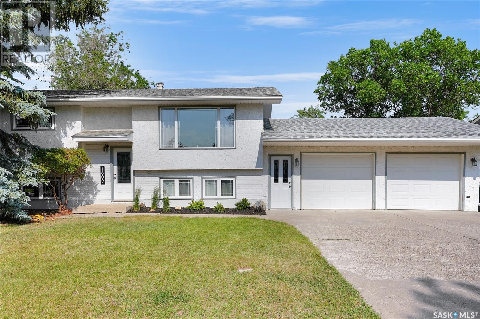 Property at 1609 11th AVENUE NW image 4
