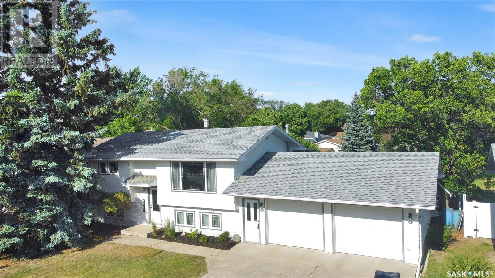 Property at 1609 11th AVENUE NW image 2