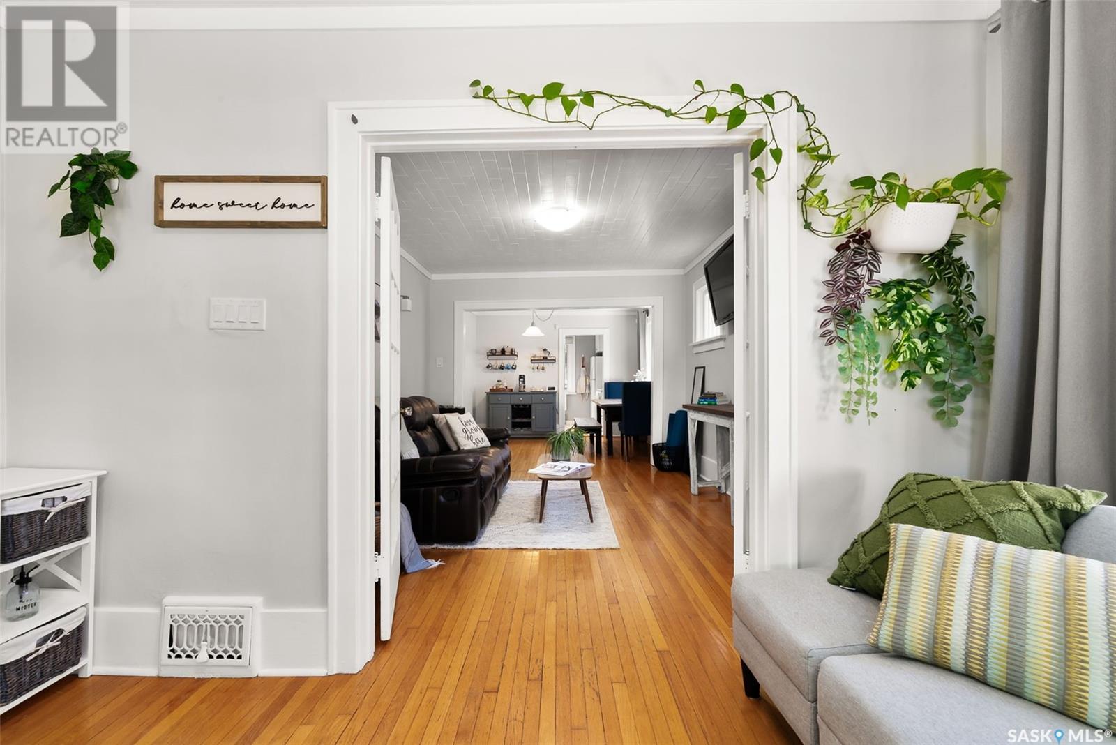 Property at 2061 Elphinstone STREET image 5
