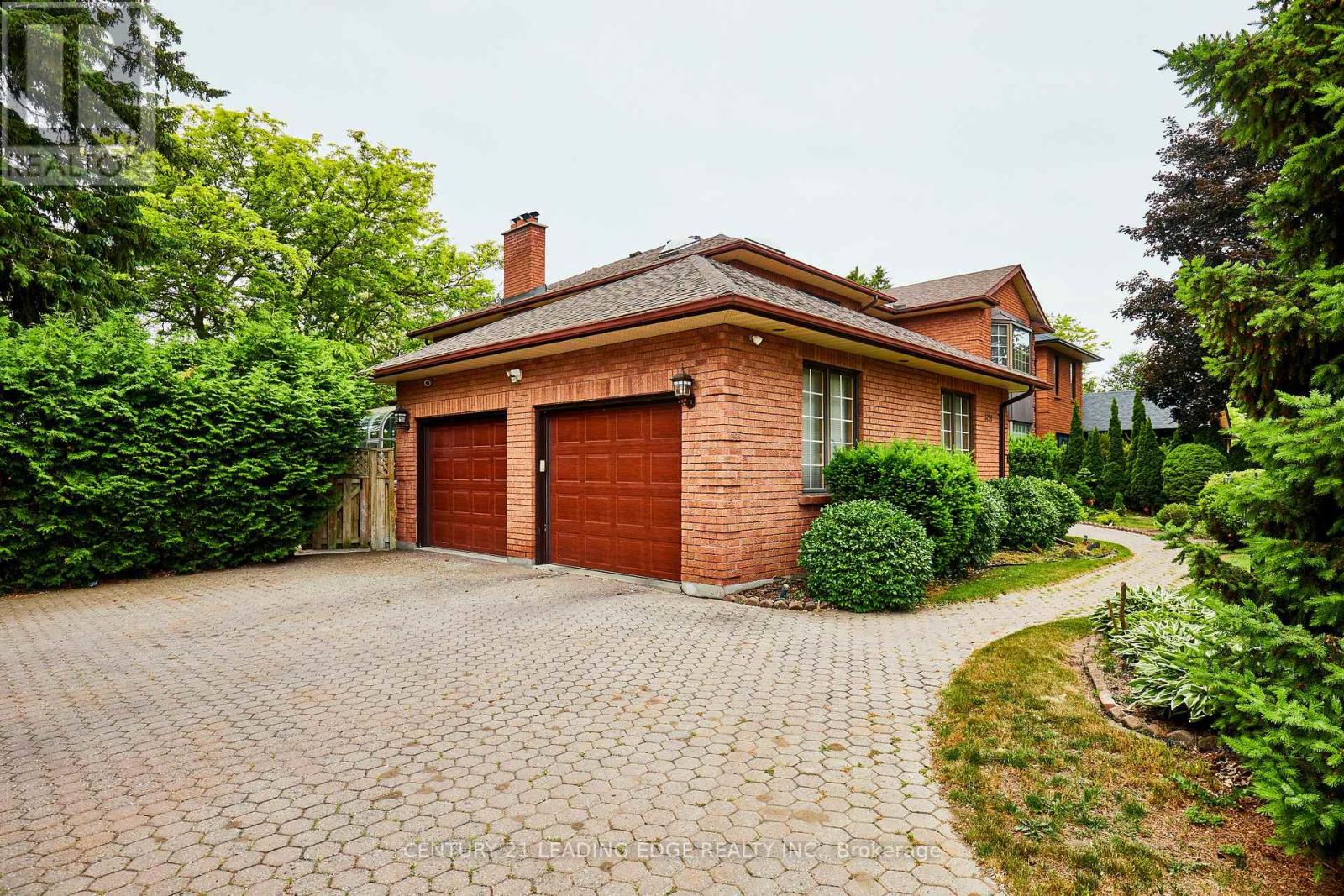 Property at 1127 OSHAWA BOULEVARD N image 2