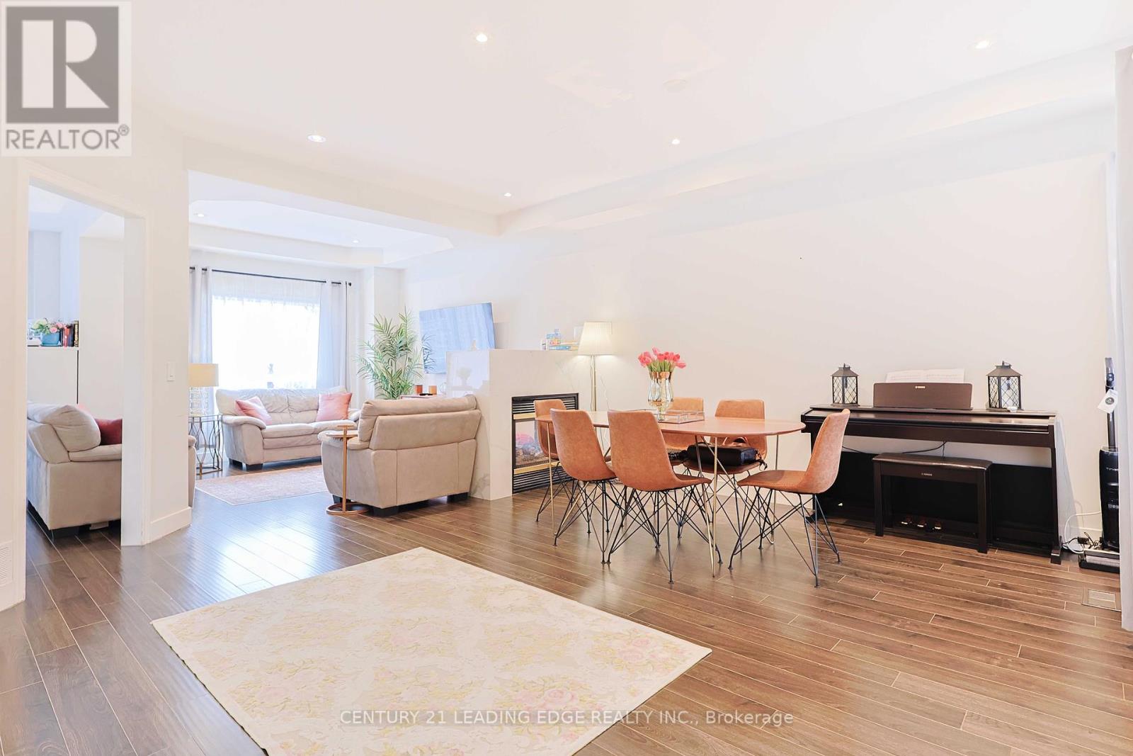 Property at 28 SYLWOOD CRESCENT image 2