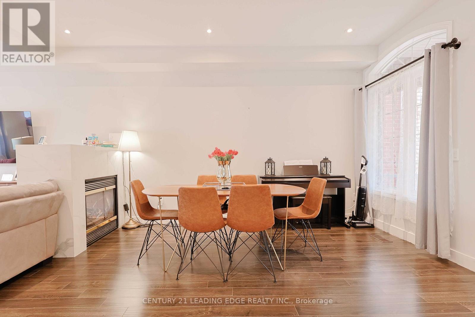 Property at 28 SYLWOOD CRESCENT image 3