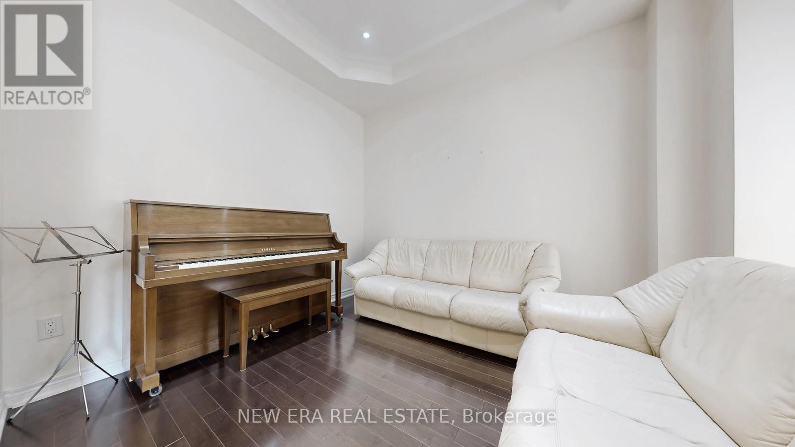 Property at 8 HUBNER AVENUE image 3