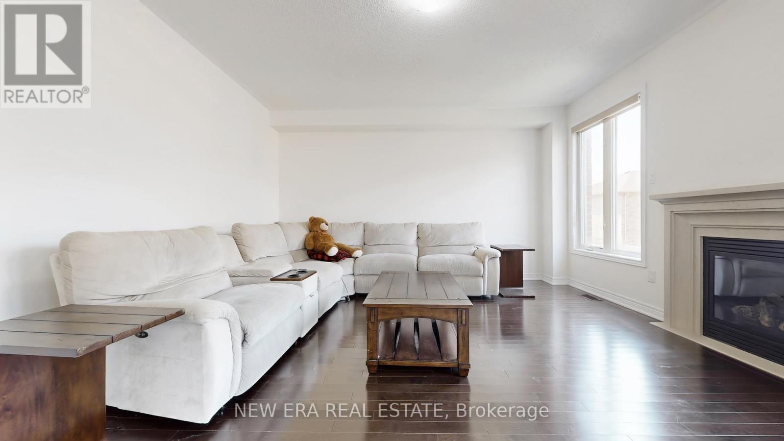 Property at 8 HUBNER AVENUE image 4