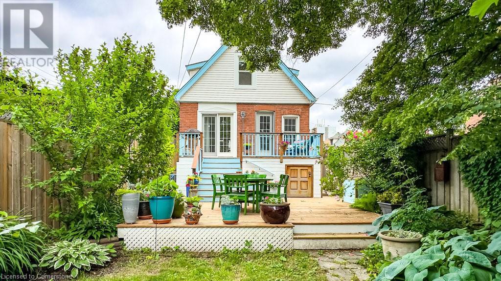 Property at 142 PEARL Street S image 3