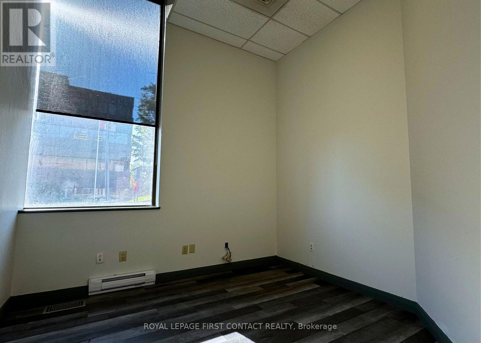 100 - 135 Bayfield Street, Barrie (City Centre), Ontario  L4M 3B3 - Photo 7 - S12235542