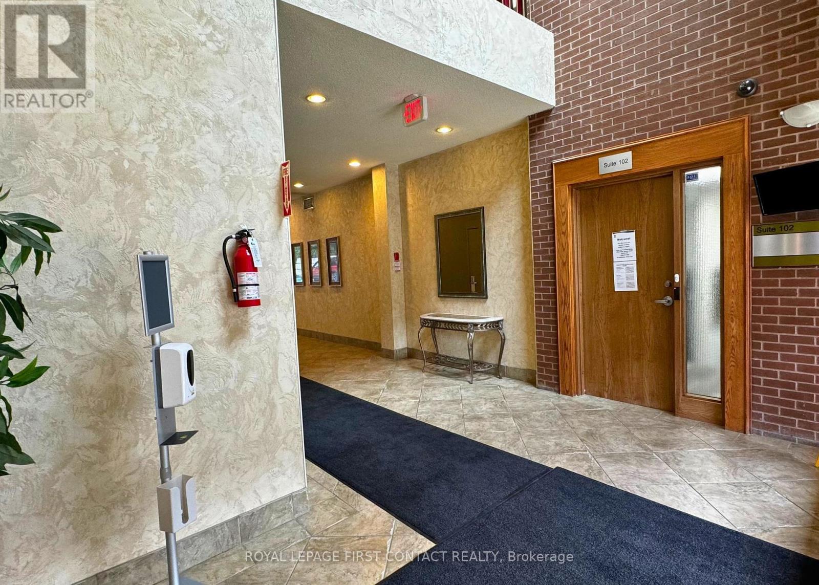 201/202 - 135 Bayfield Street, Barrie (City Centre), Ontario  L4M 3B3 - Photo 4 - S12235571