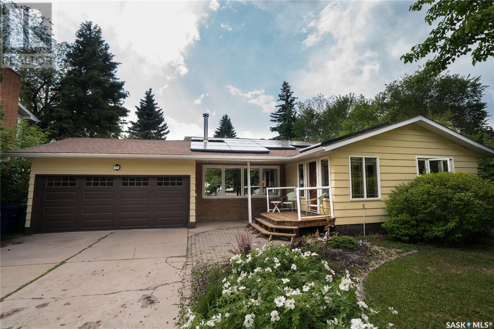 Property at 518 Bate CRESCENT image 1