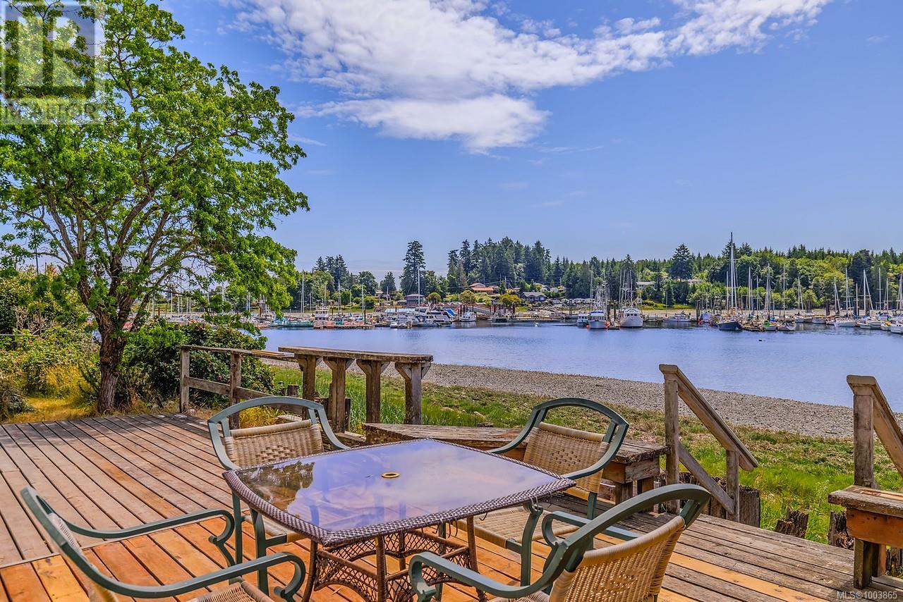 5492 Deep Bay Dr, Bowser, British Columbia