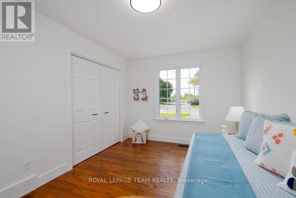 517 Donald B. Munro Drive, Ottawa, Ontario  K0A 1L0 - Photo 13 - X12235757