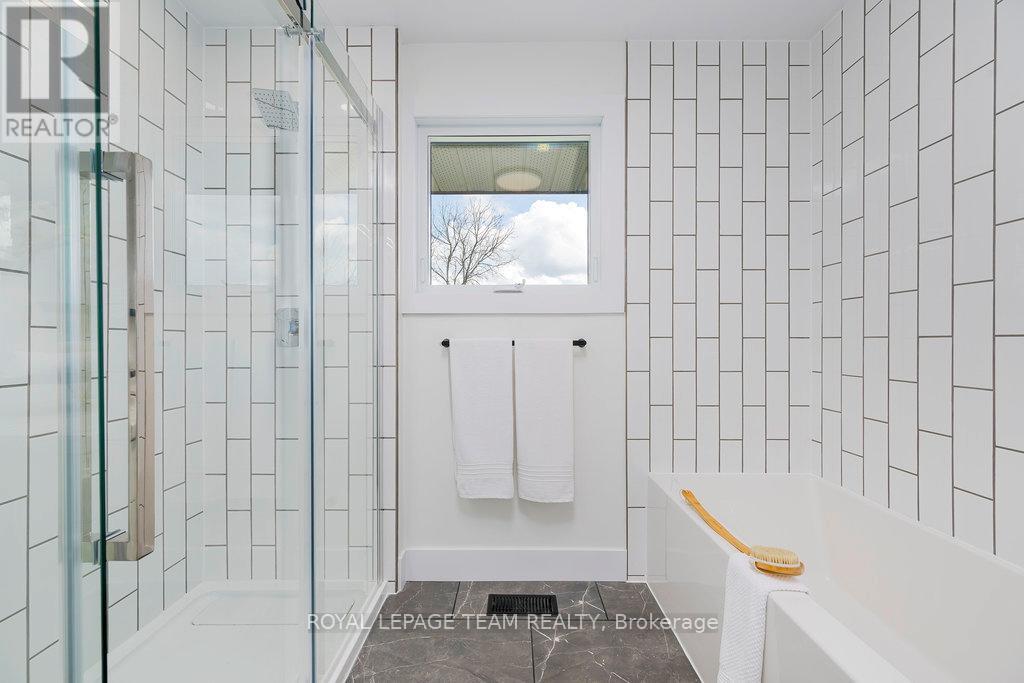 517 Donald B. Munro Drive, Ottawa, Ontario  K0A 1L0 - Photo 16 - X12235757