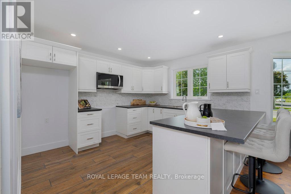 517 Donald B. Munro Drive, Ottawa, Ontario  K0A 1L0 - Photo 8 - X12235757