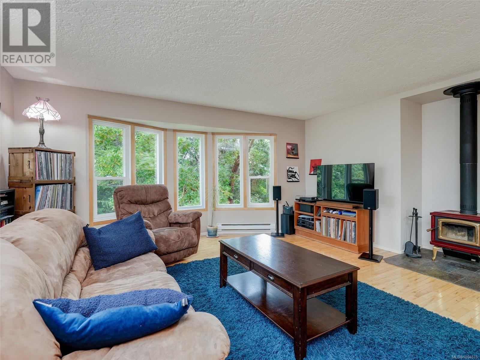 Property at 823 Cecil Blogg Dr image 2