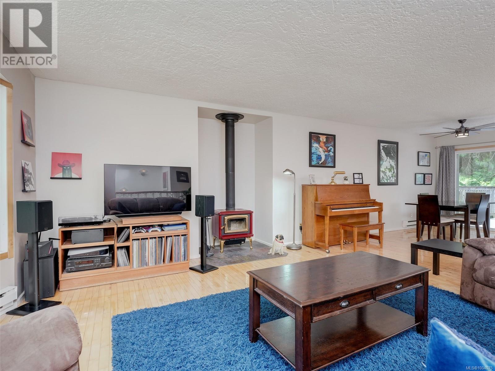 Property at 823 Cecil Blogg Dr image 3