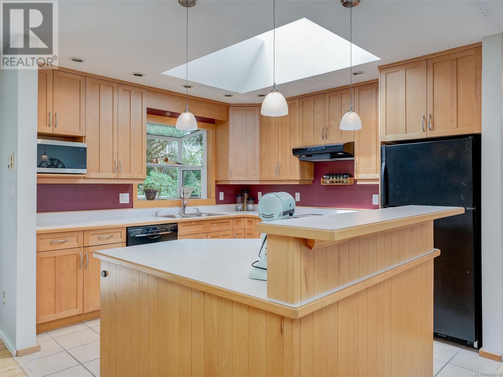 Property at 823 Cecil Blogg Dr image 5